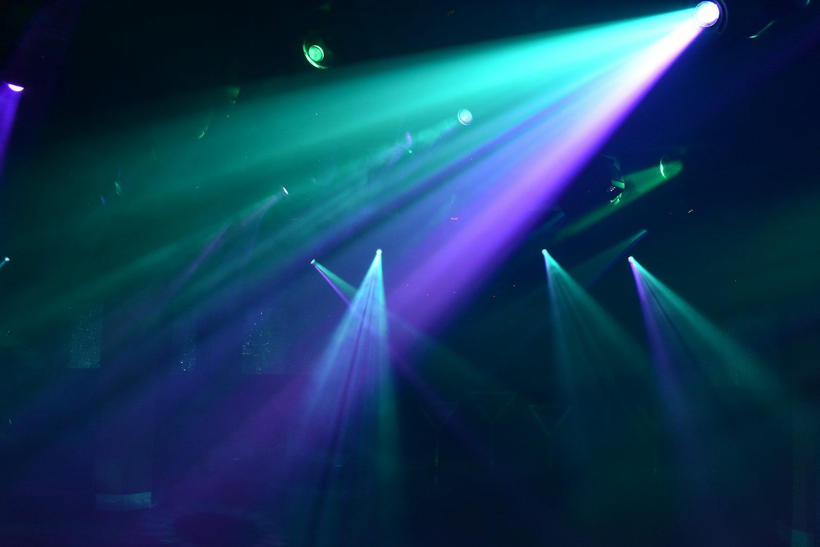 The Spotlight Effect: Why We Think People Are Looking (And Why They Aren’t)